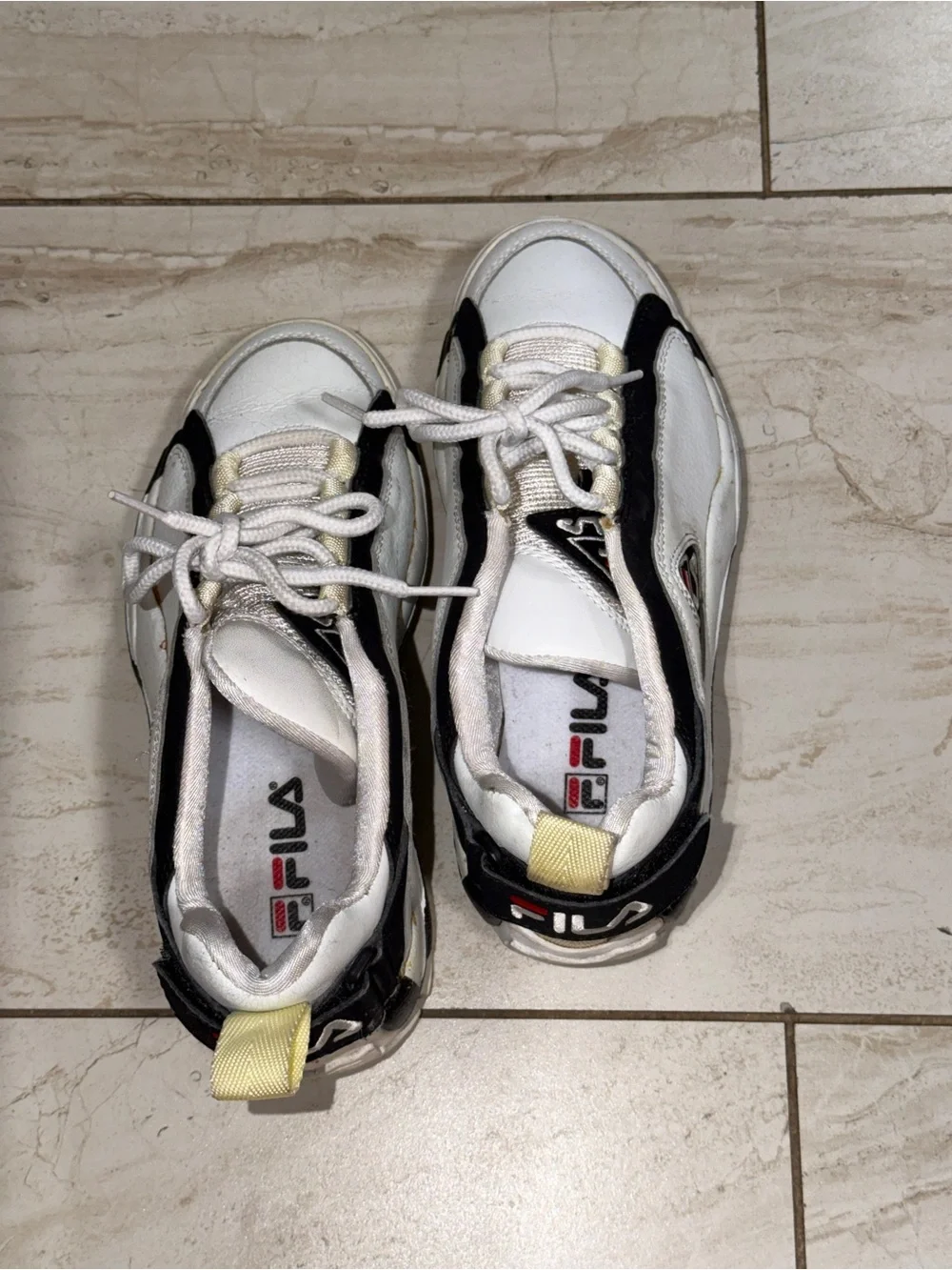 VINTAGE VERY OLD FILA White and Black Chunky Sneakers